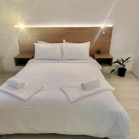 3 Bedroom Beachside Apartment - 30 Secs From Beach Flic-en-Flacq Exterior foto